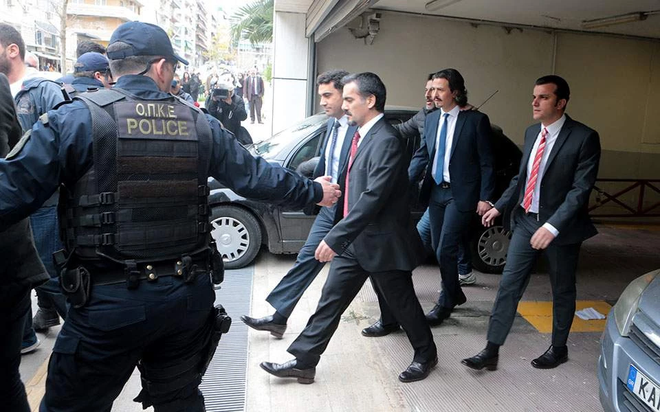 Άσυλο σε έναν ακόμα από τους «οκτώ» – Στην ίδια τροχιά οι αποφάσεις για τους υπόλοιπους πέντε